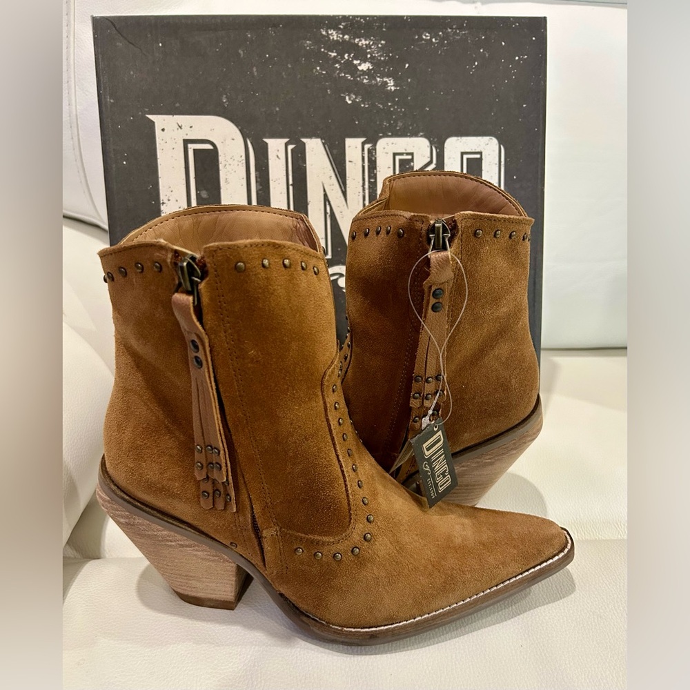 NWT DINGO Tan Suede Boots CLASSY SASSY Fringe, Zipper, SZ 9 Giddy Up!!